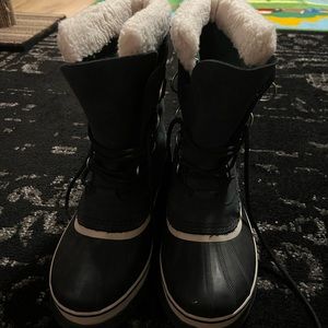 Woman’s size 8- Heavy Duty winter boots SOREL